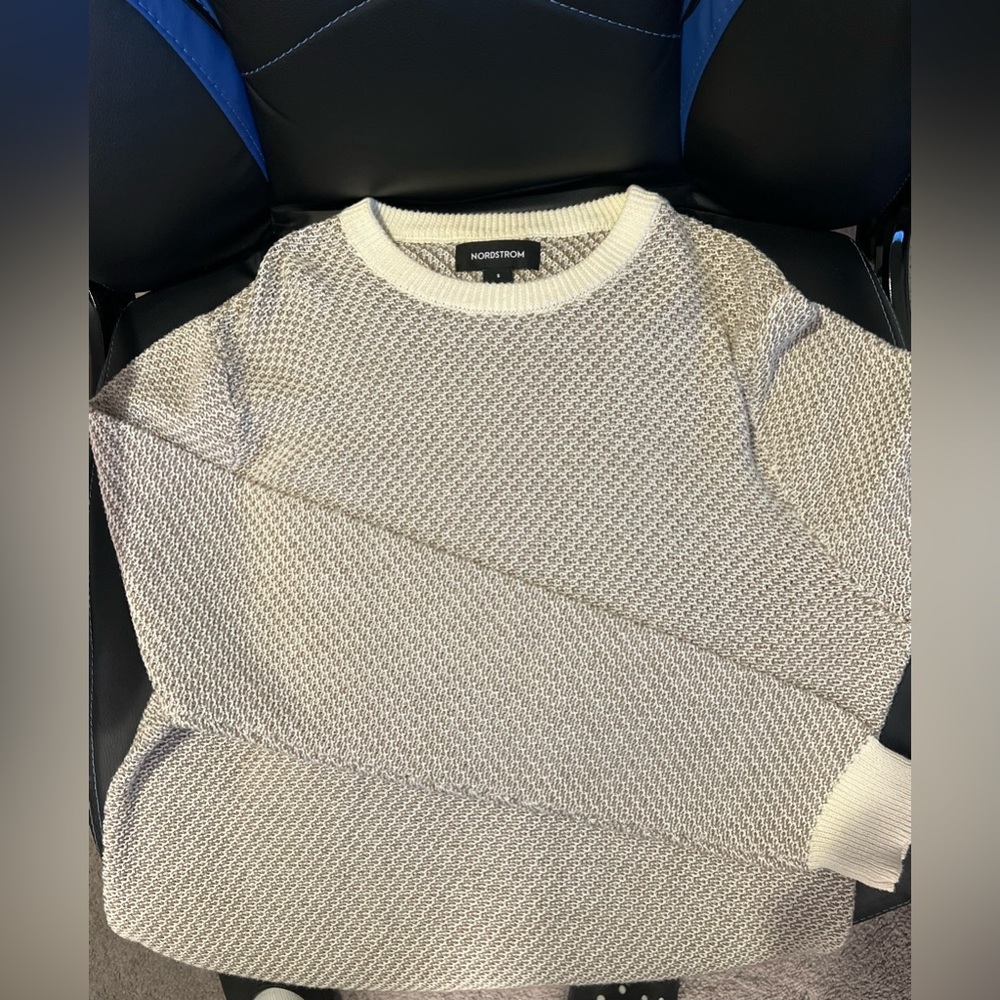 Nordstrom men’s sweater | size small | model is 5’10 and 150lbs